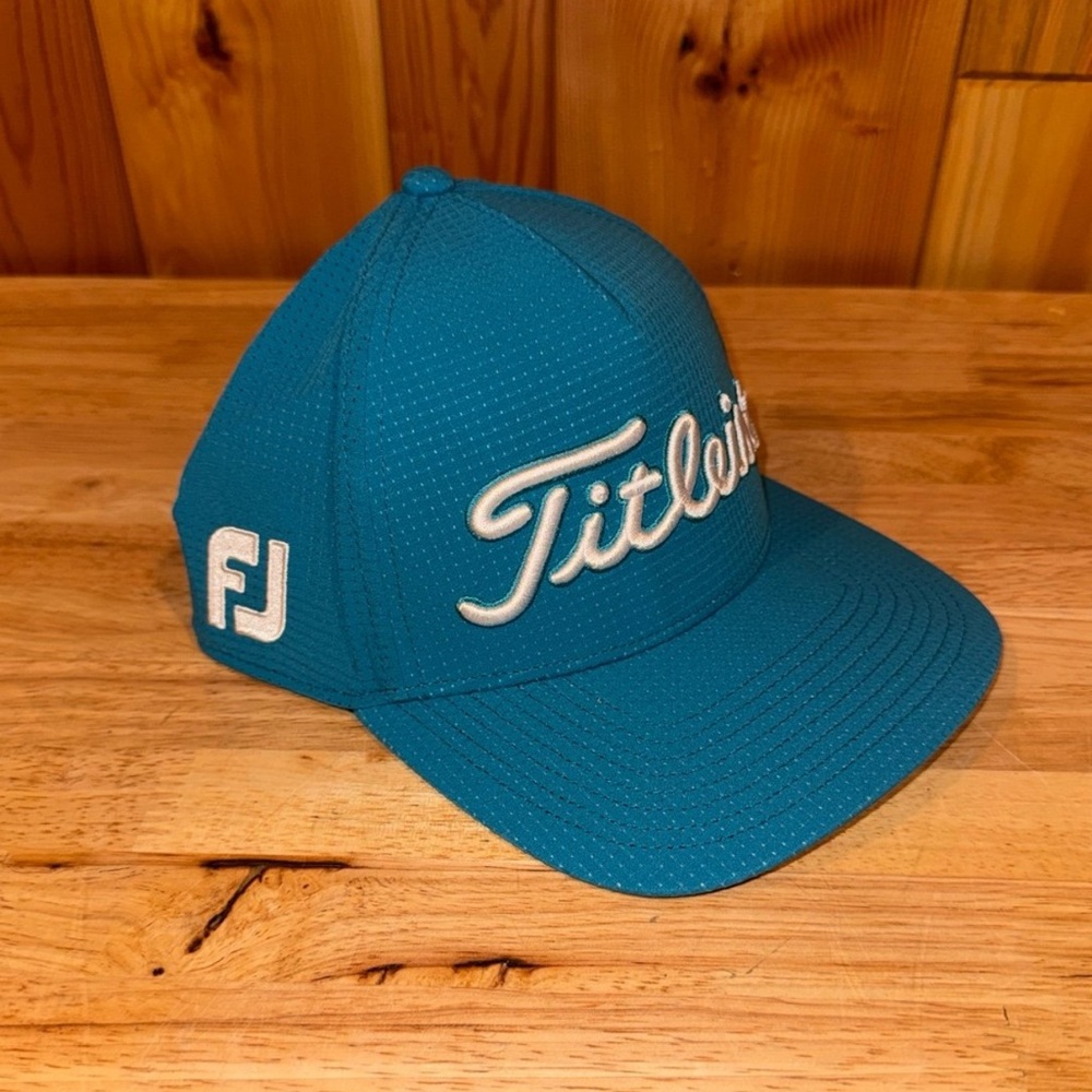 NEW Titleist x FJ x PRO V1 Tour Stretch Tech L/XL Blue Fitted Golf Hat Cap NWT